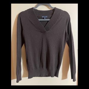 GAP Brown V-Neck Sweater Size Medium
